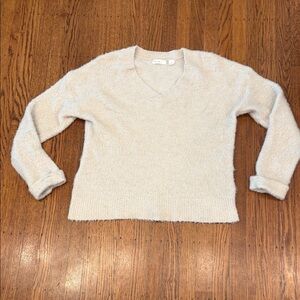 Anthropologie “Sleeping on Snow” Cream V-Neck Sweater – Small – Soft & Fuzzy